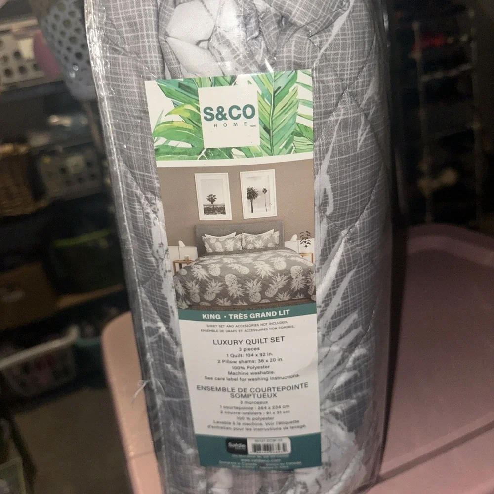 New Quilt 3PC Set King Pineapples Tropical Gray White Coverlet 2 Shams‎